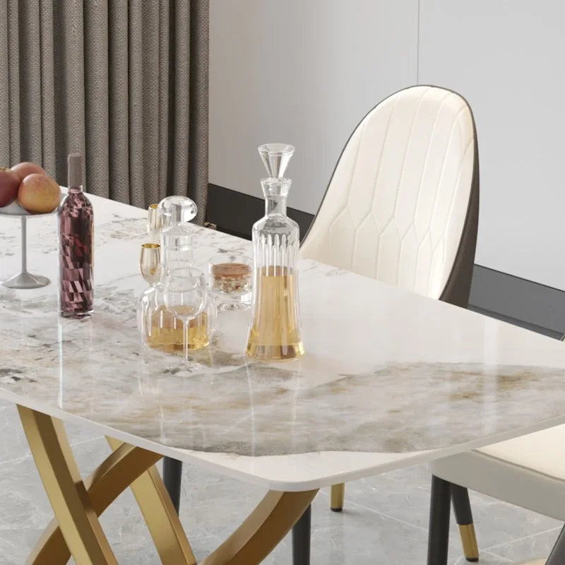 Table de salle à manger avec plateau rectangulaire en pierre frittée et piètement doré