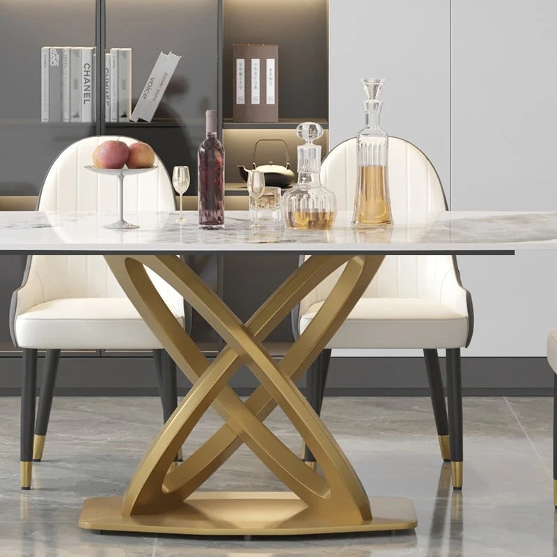 Table de salle à manger avec plateau rectangulaire en pierre frittée et piètement doré