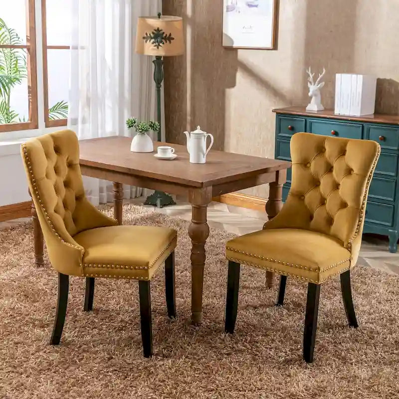 Chaises de salle à manger contemporaines haut de gamme rembourrées en velours touffeté en bois massif avec pieds en bois, garniture de clous de tapissier, lot de 2, doré